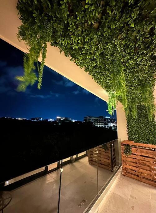 Rooftop Bliss, Steps From Playas Apartamento Playa del Carmen